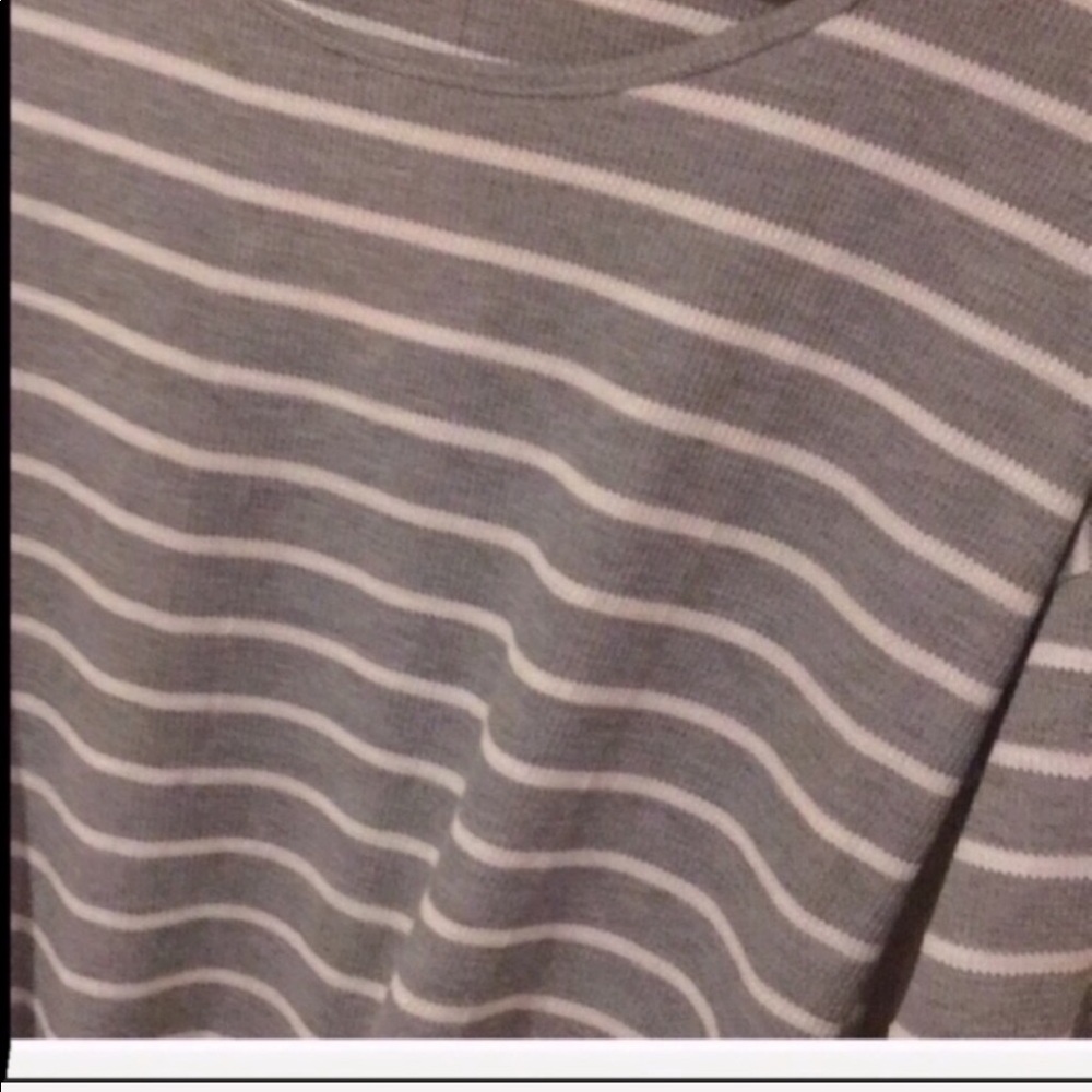 Gray and White Striped Front Knotted Blouse - Picture 4 of 4